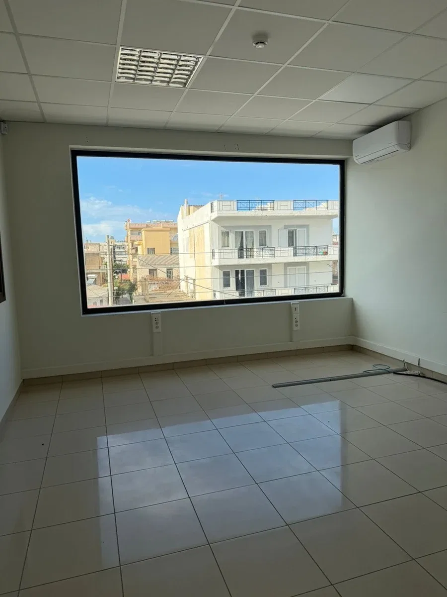 200 m² Commercial Space for Rent in Chania