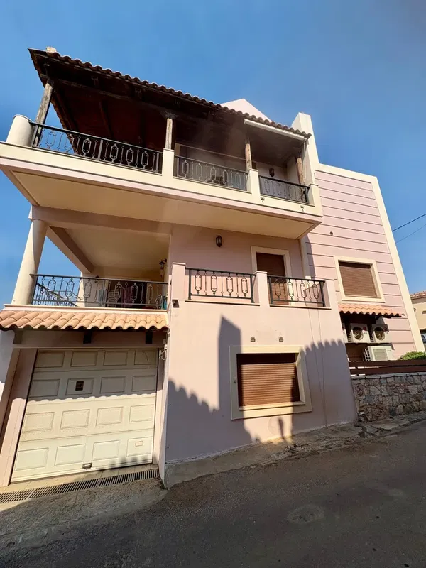 295 m² Three-Bedroom Apartment for Sale in Lavrio, Attica
