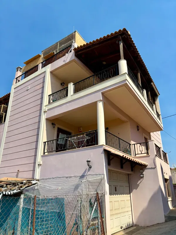 295 m² Three-Bedroom Apartment for Sale in Lavrio, Attica — photo 2