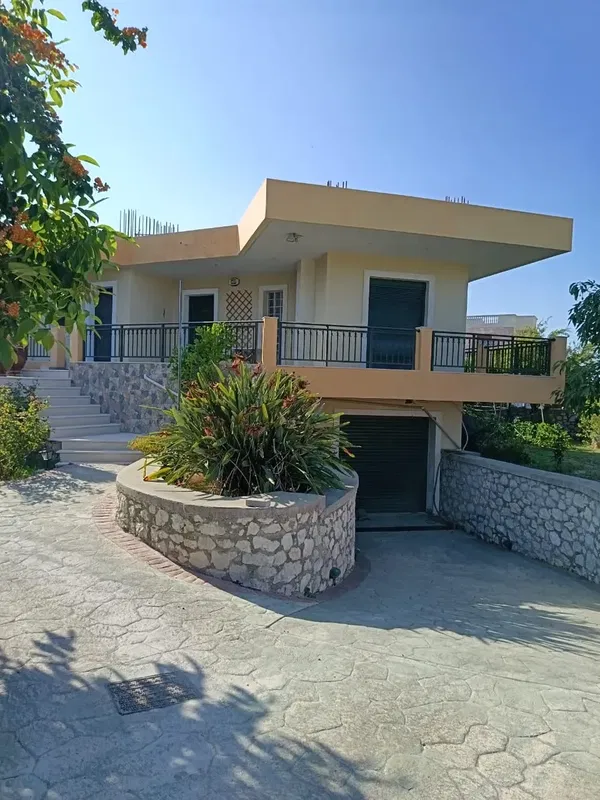 250 m² Villa with Five Bedrooms for Sale in Rhodes, Dodecanese Islands with Ceiling fan