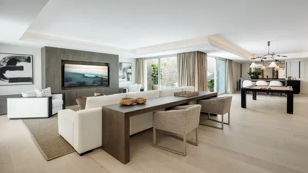 712 m² Six-Bedroom Villa for Sale in Marbella, Spain — photo 3