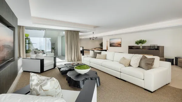 712 m² Six-Bedroom Villa for Sale in Marbella, Spain — photo 2