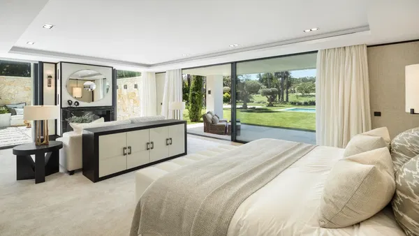 1636 m² Seven-Bedroom Villa for Sale in Marbella, Spain — photo 4
