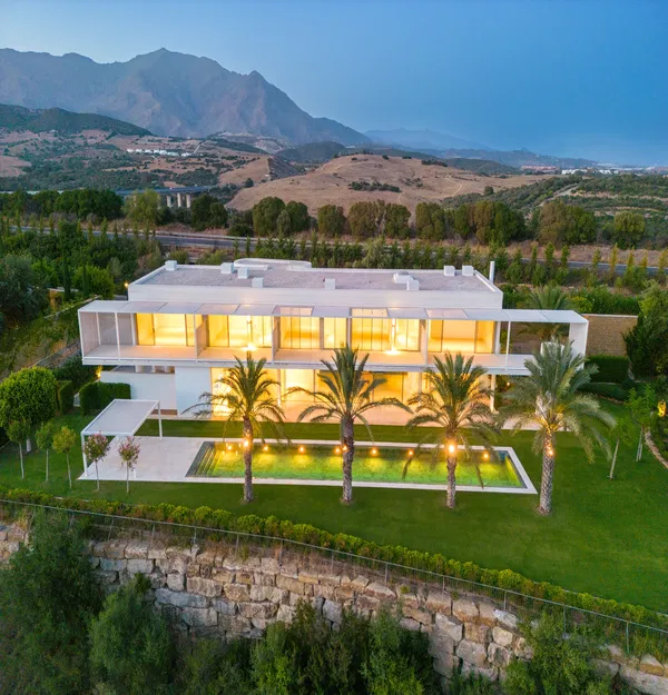 752 m² Five-Bedroom Villa for Sale in Marbella, Spain
