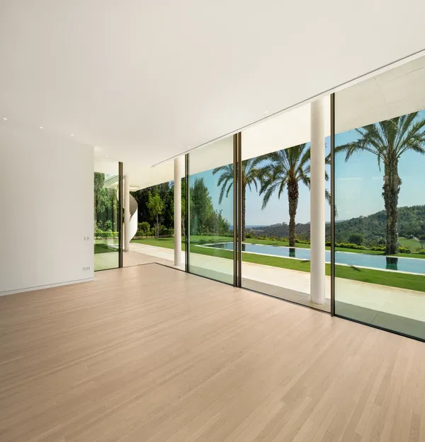 752 m² Five-Bedroom Villa for Sale in Marbella, Spain — photo 2