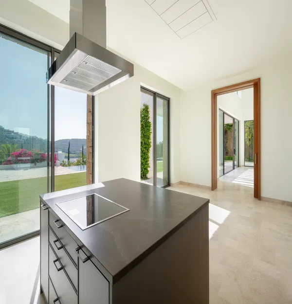 655 m² Villa with Five Bedrooms for Sale in Marbella, Spain — photo 3