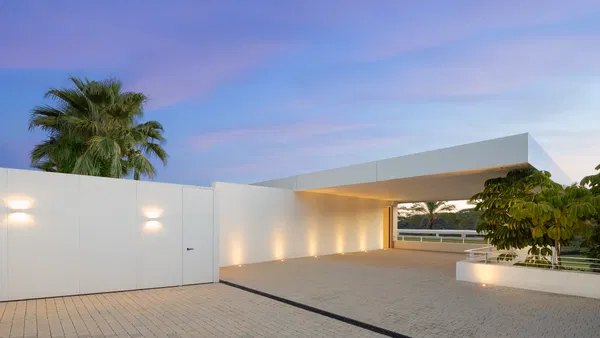 580 m² Four-Bedroom Villa for Sale in Marbella, Spain — photo 2