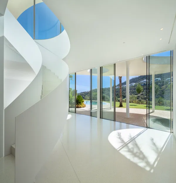 552 m² Four-Bedroom Villa for Sale in Marbella, Spain — photo 5
