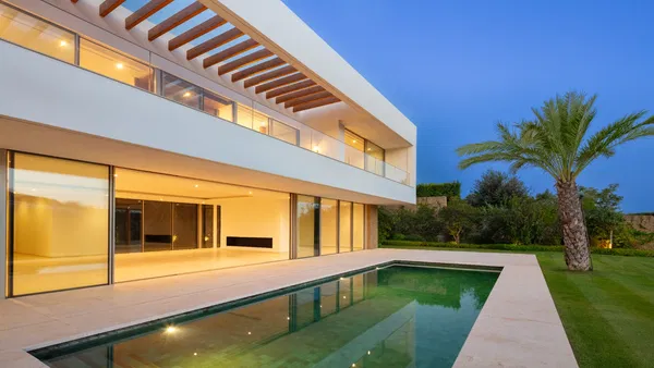 715 m² Five-Bedroom Villa for Sale in Marbella, Spain