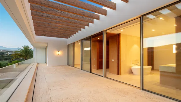715 m² Five-Bedroom Villa for Sale in Marbella, Spain — photo 2