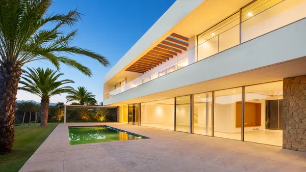 715 m² Five-Bedroom Villa for Sale in Marbella, Spain — photo 3