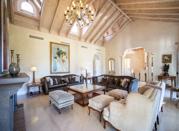 1265 m² Villa with Five Bedrooms for Sale in Marbella, Spain — photo 3