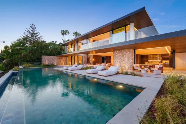 Eight-Bedroom Villa for Sale in Marbella, Spain — photo 3