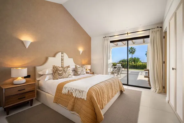 240 m² Four-Bedroom Villa for Sale in Marbella, Spain — photo 2