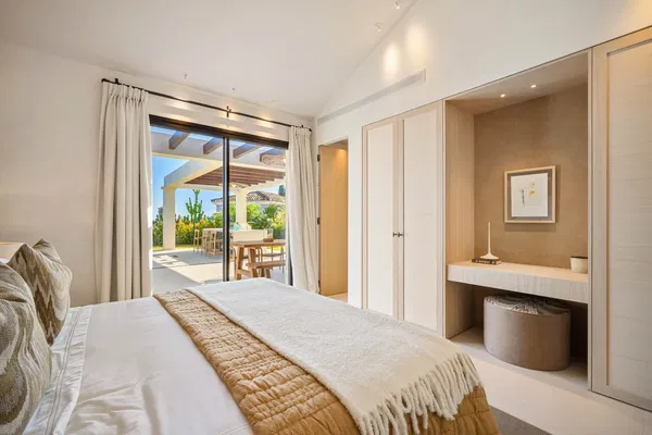 240 m² Four-Bedroom Villa for Sale in Marbella, Spain — photo 3