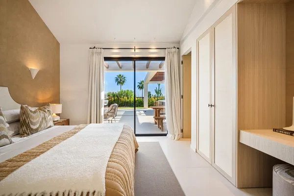 240 m² Four-Bedroom Villa for Sale in Marbella, Spain — photo 4