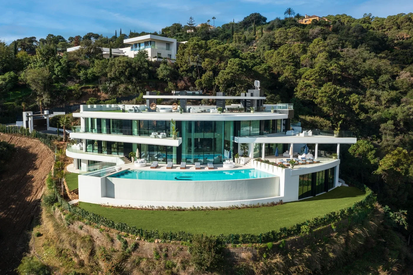 2200 m² Villa with Nine Bedrooms for Sale in Marbella, Spain