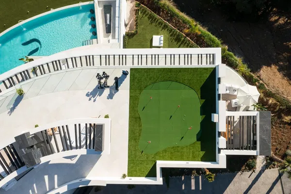 2200 m² Villa with Nine Bedrooms for Sale in Marbella, Spain — photo 5