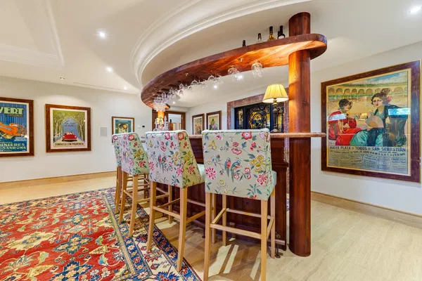712 m² Villa with Six Bedrooms for Sale in Marbella, Spain — photo 3