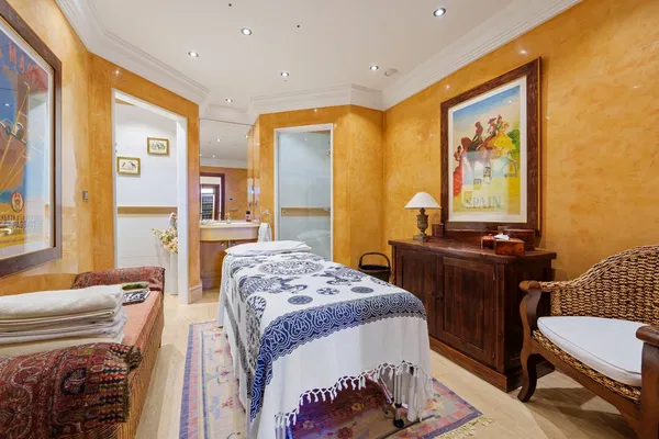 712 m² Villa with Six Bedrooms for Sale in Marbella, Spain — photo 2