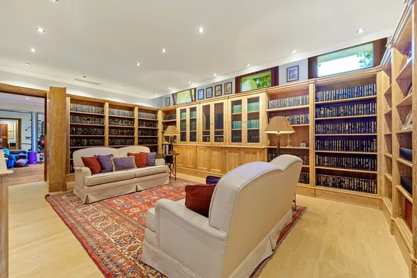 712 m² Villa with Six Bedrooms for Sale in Marbella, Spain — photo 5