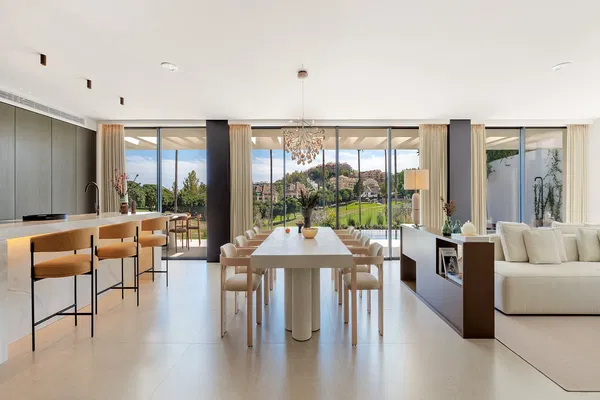 408 m² Four-Bedroom Villa for Sale in Marbella, Spain — photo 5