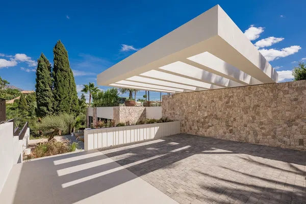 408 m² Four-Bedroom Villa for Sale in Marbella, Spain — photo 2