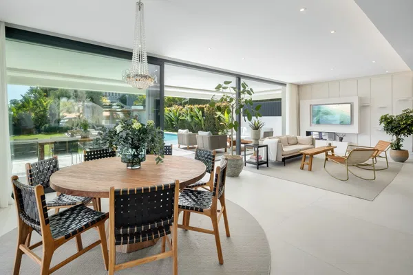 404 m² Five-Bedroom Villa for Sale in Marbella, Spain — photo 3