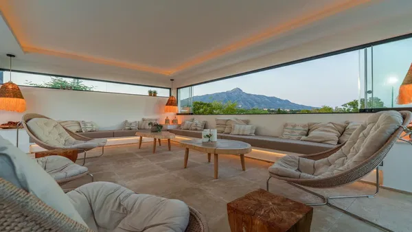 680 m² Seven-Bedroom Villa for Sale in Marbella, Spain — photo 3