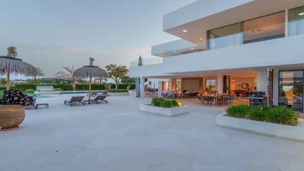 680 m² Seven-Bedroom Villa for Sale in Marbella, Spain — photo 4