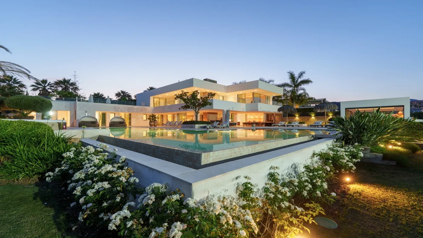 680 m² Seven-Bedroom Villa for Sale in Marbella, Spain