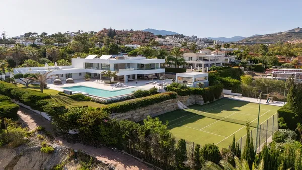 680 m² Seven-Bedroom Villa for Sale in Marbella, Spain — photo 5