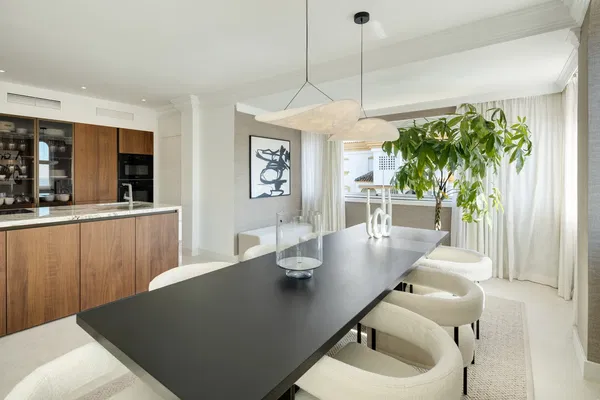 231 m² Villa with Five Bedrooms for Sale in Marbella, Spain — photo 4