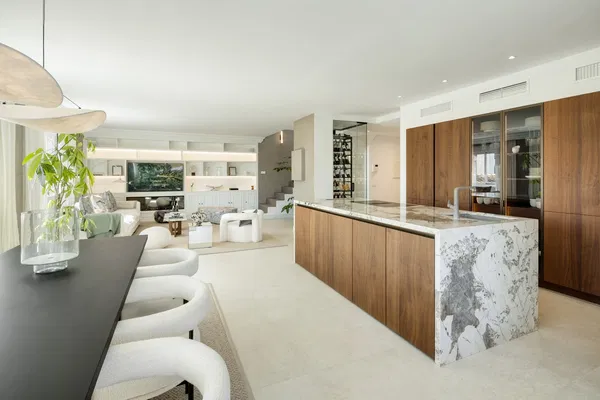 231 m² Villa with Five Bedrooms for Sale in Marbella, Spain — photo 5