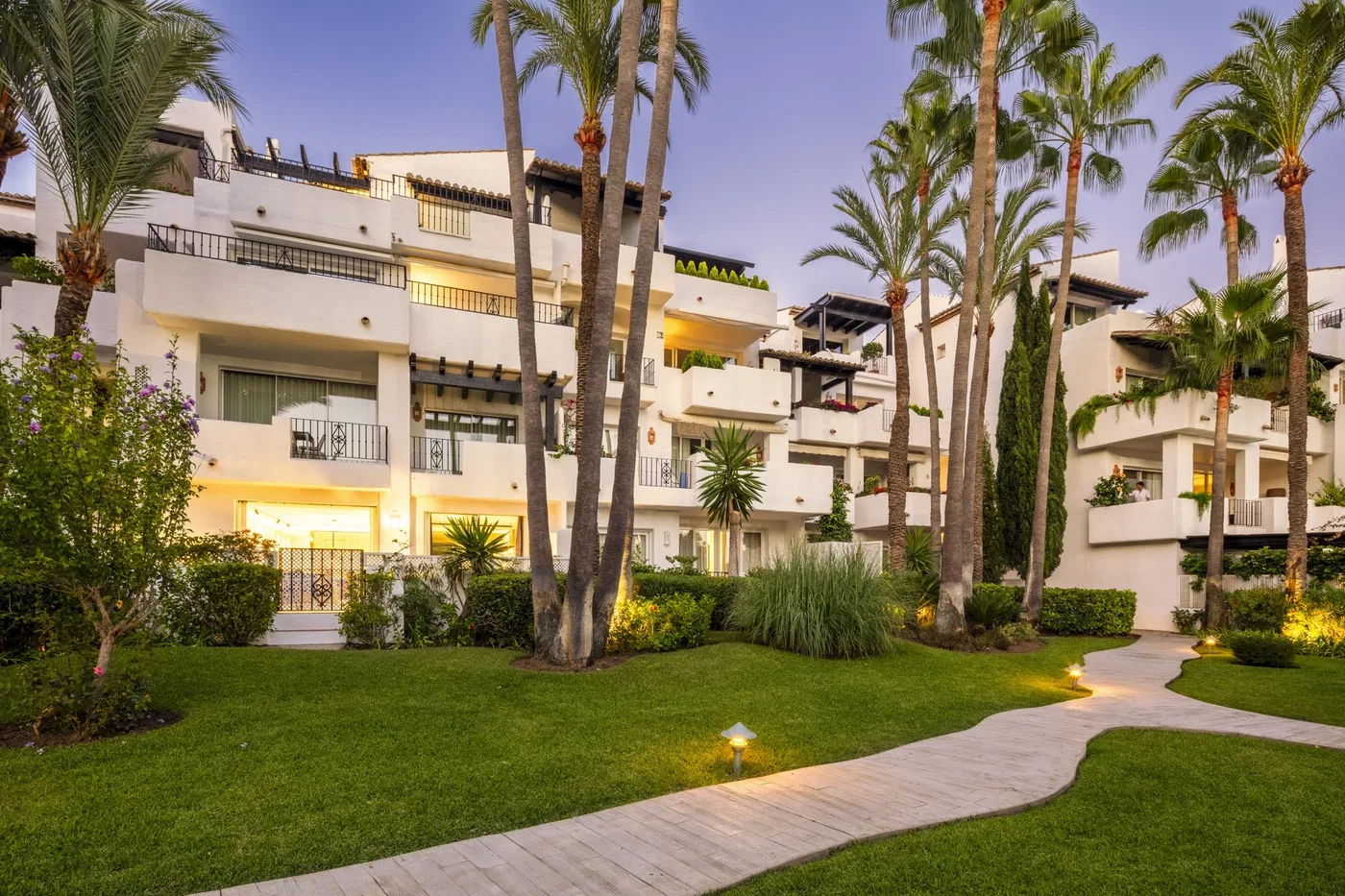 120 m² Three-Bedroom Villa for Sale in Marbella, Spain