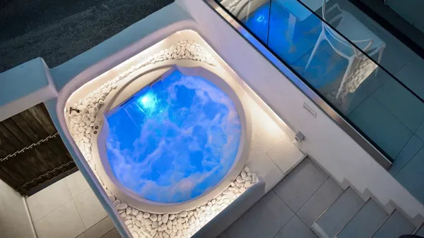 Contemporary Five-Bedroom Villa for Sale in Fira, Santorini — photo 3