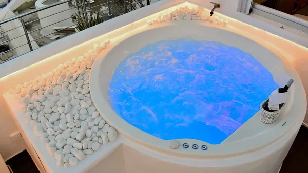 Contemporary Five-Bedroom Villa for Sale in Fira, Santorini — photo 4