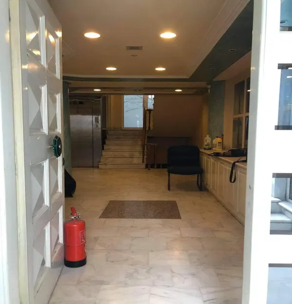 672 m² Building for Sale in Piraeus, Athens — photo 3