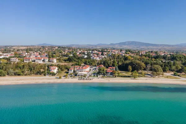 Renovated Three-Bedroom Apartment for Sale in Nea Kallikrateia, Halkidiki — photo 3