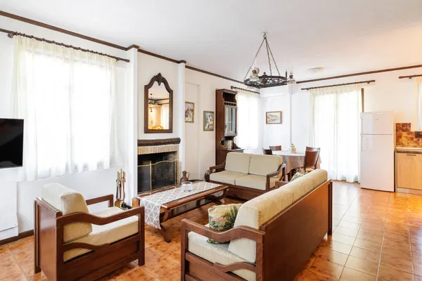 Renovated Three-Bedroom Apartment for Sale in Nea Kallikrateia, Halkidiki — photo 4
