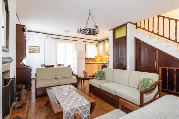 Renovated Three-Bedroom Apartment for Sale in Nea Kallikrateia, Halkidiki — photo 5