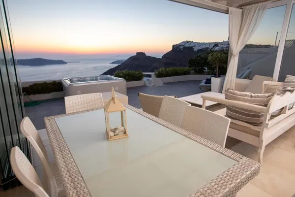 Renovated 170 m² Villa with Three Bedrooms for Sale in Santorini, Cyclades — photo 3