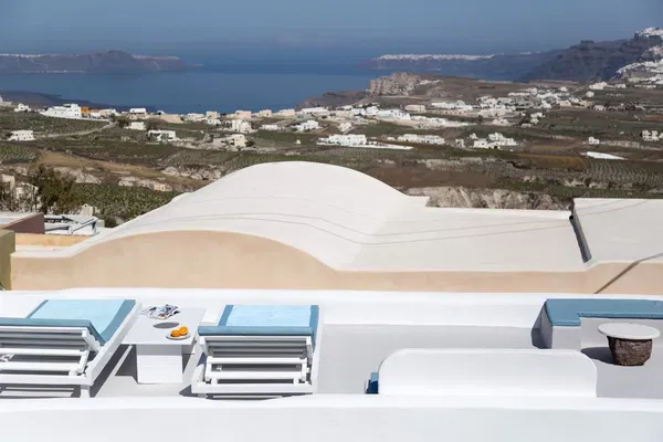 Three-Bedroom Renovated Villa for Sale in Santorini, Cyclades — photo 2