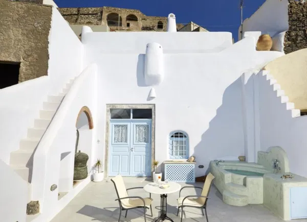 Three-Bedroom Renovated Villa for Sale in Santorini, Cyclades — photo 3