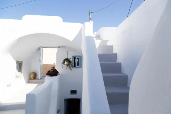 Three-Bedroom Renovated Villa for Sale in Santorini, Cyclades — photo 4