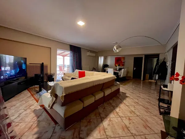 180 m² Three-Bedroom Apartment for Sale in Piraeus, Piraeus Suburbs — photo 3
