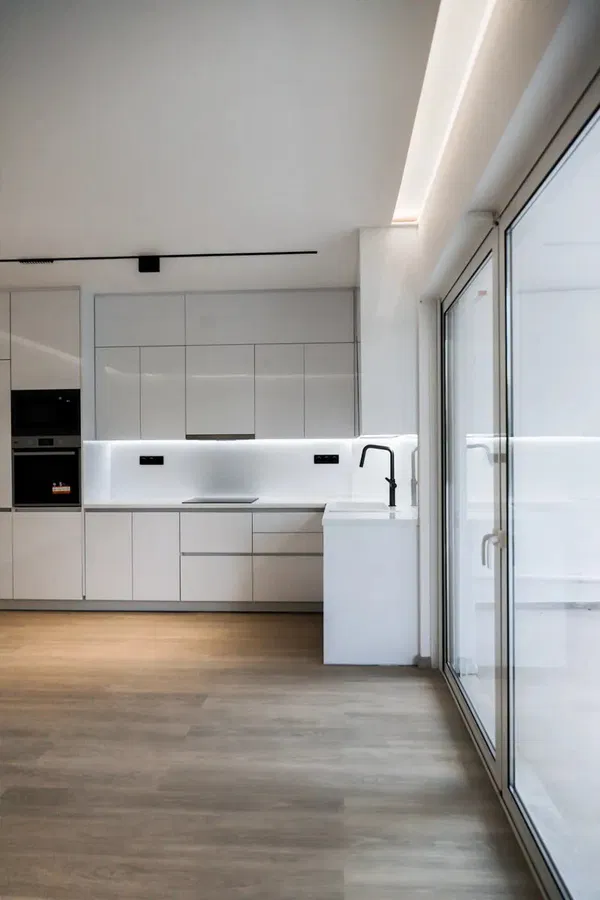 92 m² Renovated Three-Bedroom Apartment for Sale in Glyfada, Athens Southern suburbs — photo 2