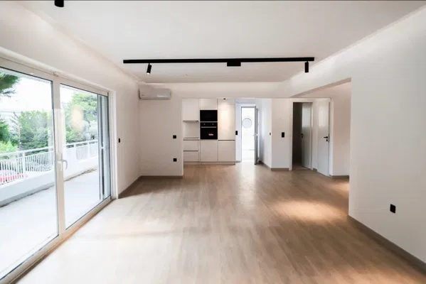 129 m² Renovated Three-Bedroom Apartment for Sale in Glyfada, Athens Southern suburbs