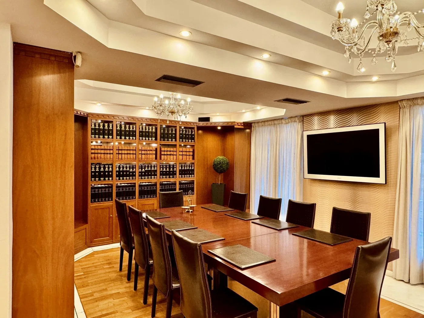 132 m² Renovated Two-Bedroom Apartment for Sale in Kolonaki - Lycabettus, Athens Center