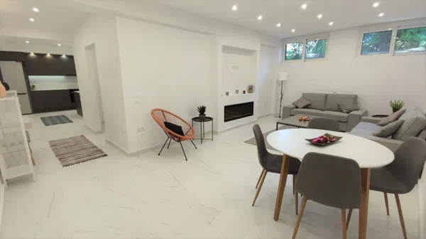 128 m² Renovated Three-Bedroom Apartment for Sale in Voula, Athens Southern suburbs — photo 2